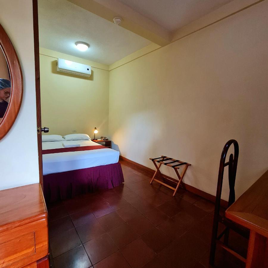 Hotel Austria León Екстериор снимка