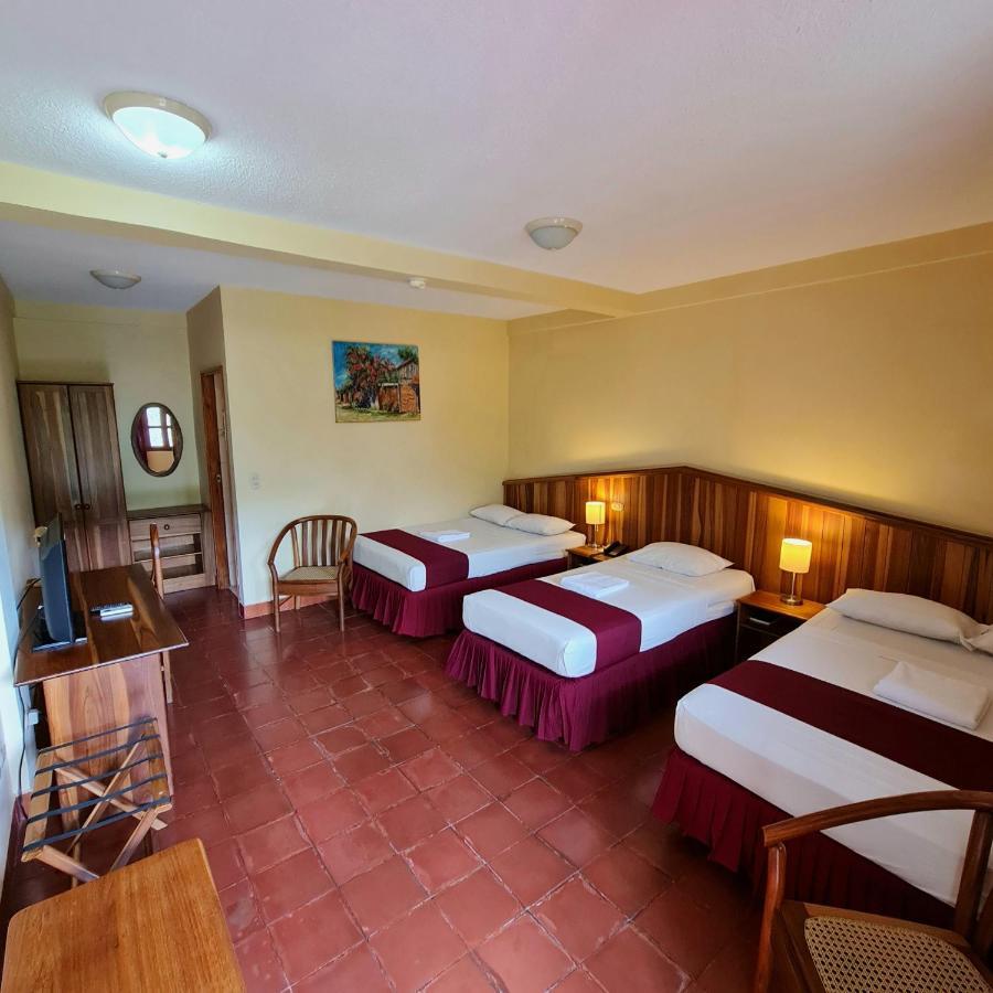 Hotel Austria León Екстериор снимка