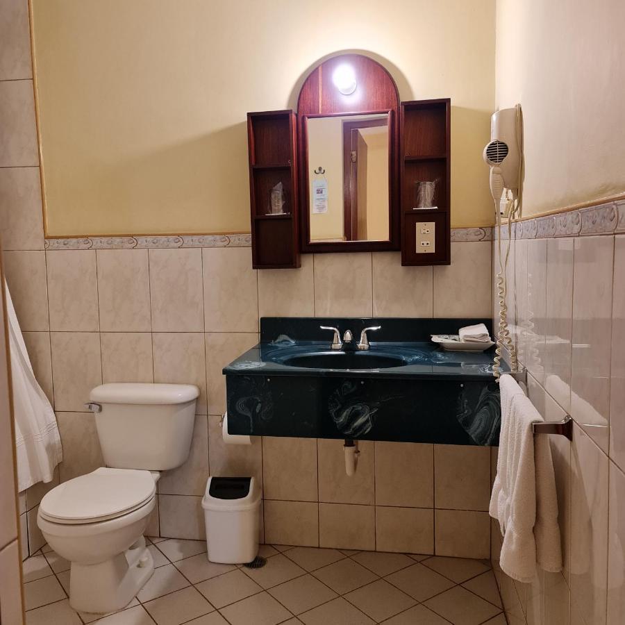 Hotel Austria León Екстериор снимка