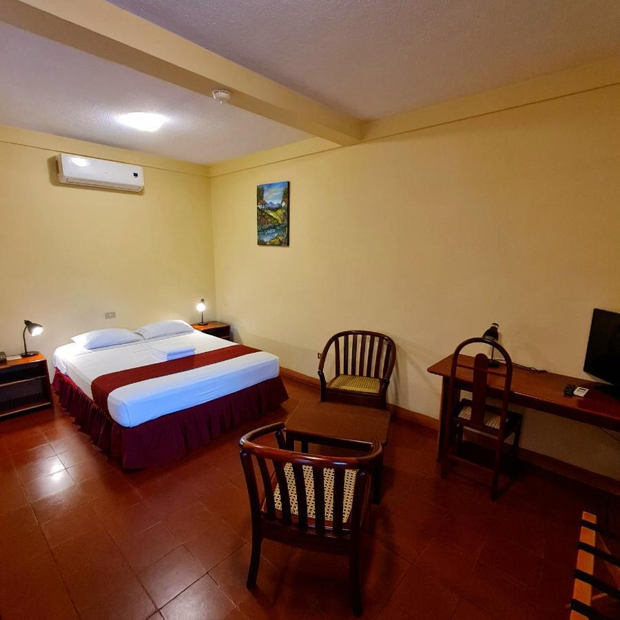 Hotel Austria León Екстериор снимка