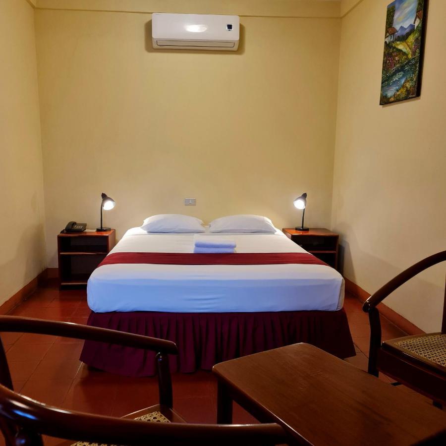 Hotel Austria León Екстериор снимка