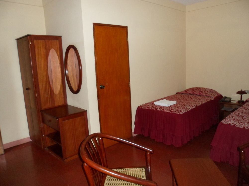 Hotel Austria León Екстериор снимка